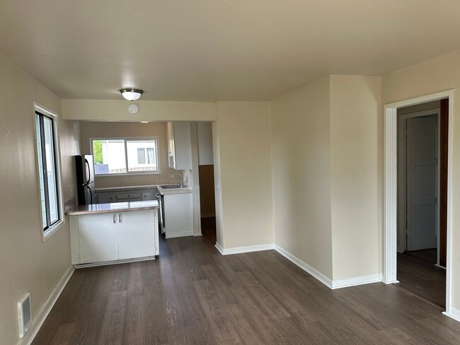 Building Photo - Charming 2 bed 1 bath house in a great nei...