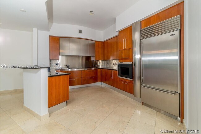 Building Photo - 18101 Collins Ave
