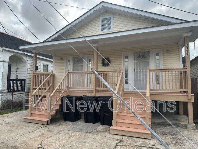 Building Photo - 2328 Mandeville St