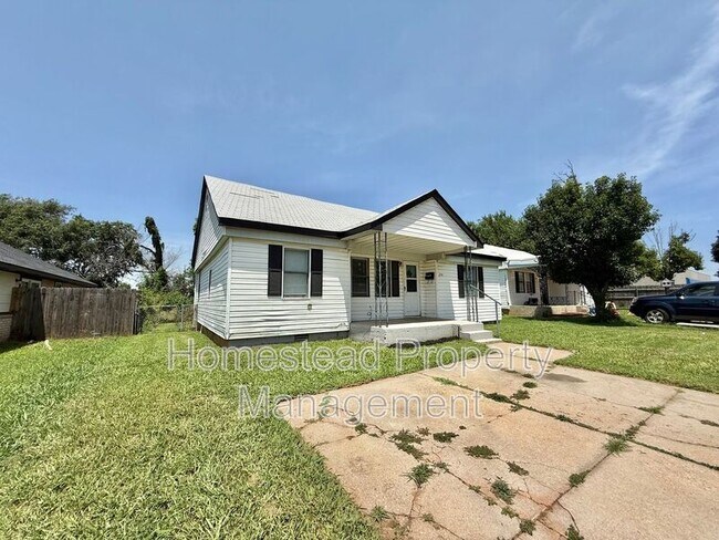Building Photo - 2141 SW 45th St