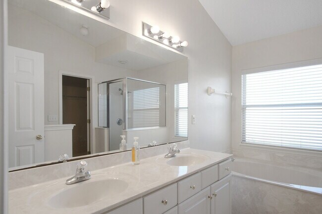 Building Photo - 1200 Woodchurch Ln