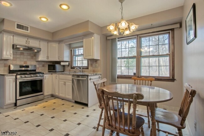 Building Photo - 619 Osio Ln