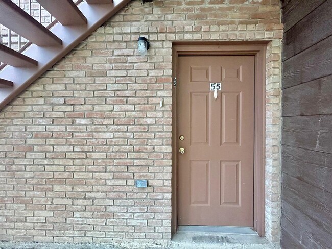 Building Photo - 203 Martingale
