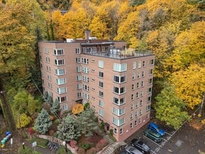 Building Photo - 1205 SW Cardinell Dr