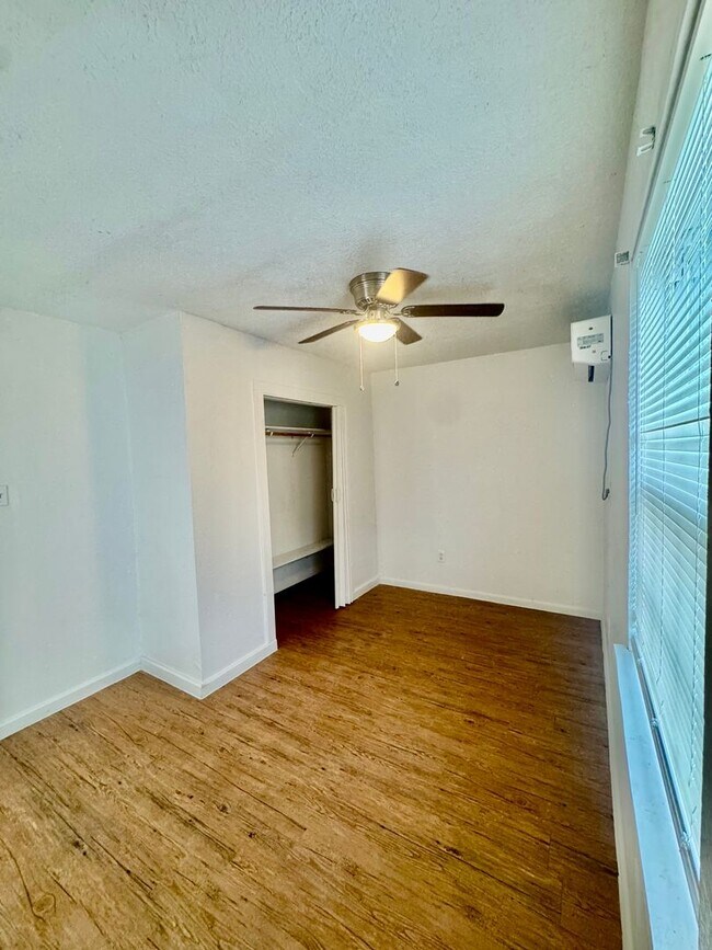 Building Photo - Spacious 4 Bedroom / 3 Bath Home for Rent – Westside Corpus Christi (Section 8 Welcomed)