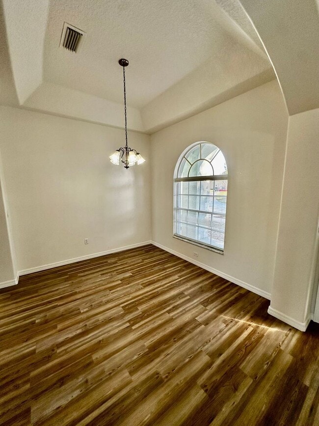 Building Photo - *Move In Ready* Bright & Spacious 3BR/2BA Home with Open Layout & Huge Backyard in Orlando