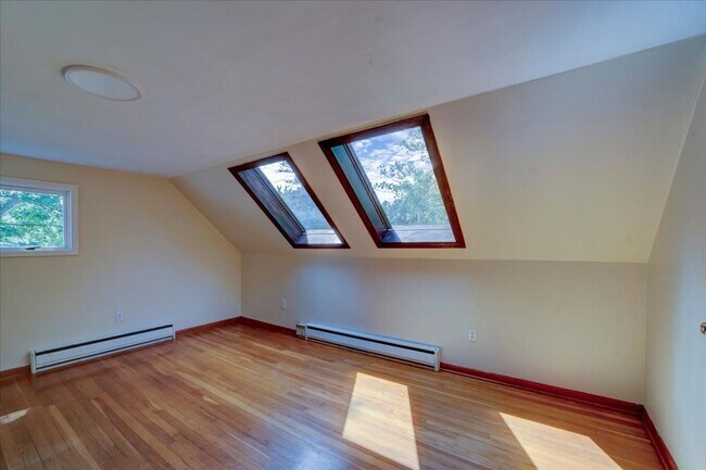Building Photo - 3 Bedroom Apartment in Burlington VT Avail...