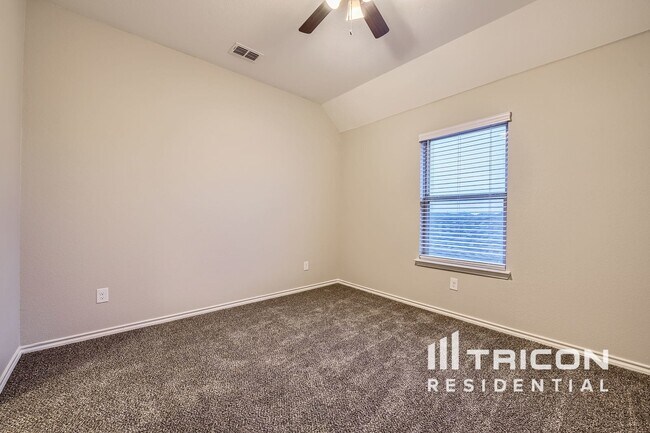 Building Photo - 1240 Trumpet Dr