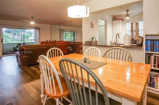 Building Photo - 407 Gardens Dr