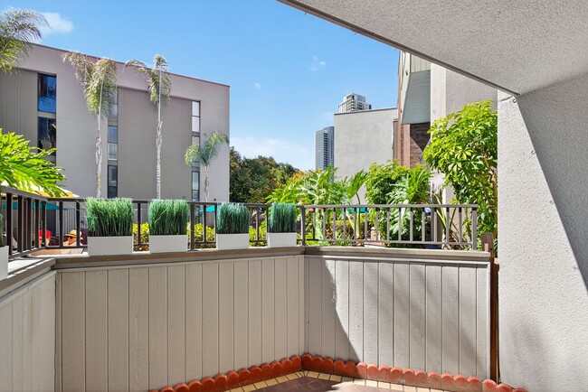 Building Photo - Spacious Marina District 1BR Condo with Modern Upgrades & Parking