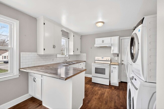 Building Photo - Newly Renovated Single-Family Home!