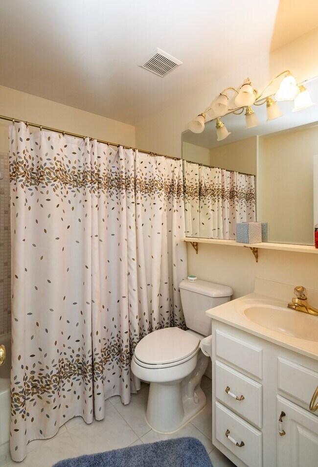 Building Photo - Beautiful 4 Bedroom 3 Bathroom South County Home