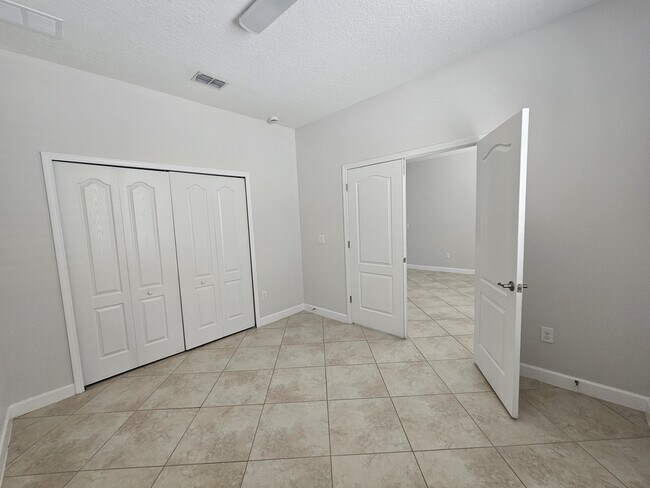 Building Photo - 2718 Atherton Dr