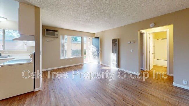 Primary Photo - 1045 Catalina Dr