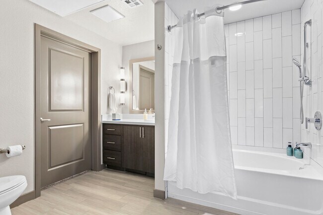 Building Photo - 400 N 2nd Ave