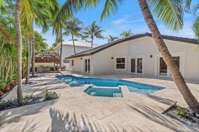 Building Photo - 1132 NE 3rd Ave