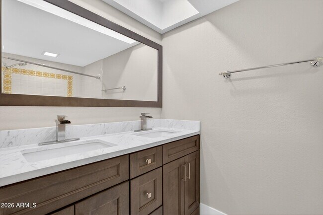 Building Photo - 7557 N Dreamy Draw Dr