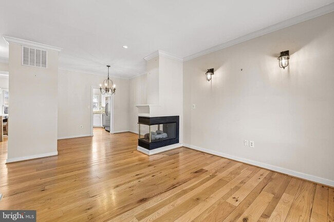 Building Photo - 211 W Hill St