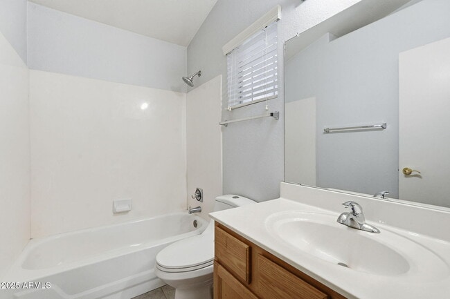 Building Photo - 542 N Palo Verde