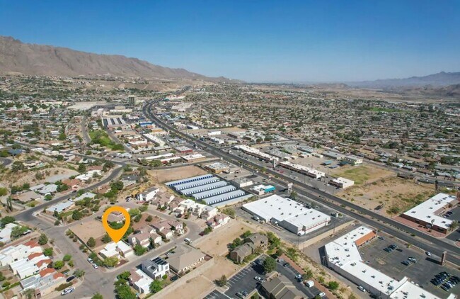 Building Photo - Short Term leases optionn4 Bedrooms 3 baths( near by Sunland Park Dr & Mesa St)