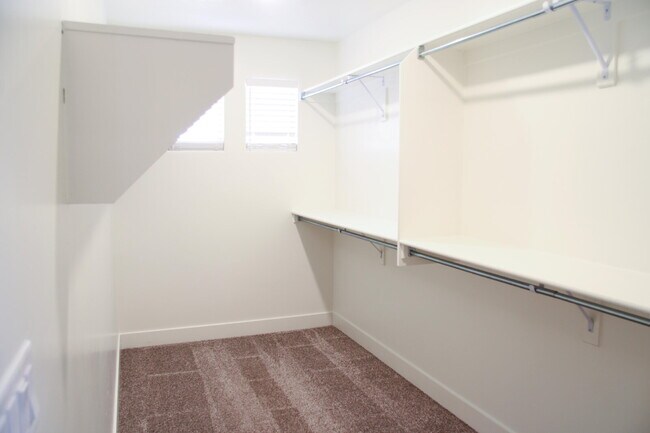 Building Photo - Spacious 4-Bed with 2.5 Baths in St George