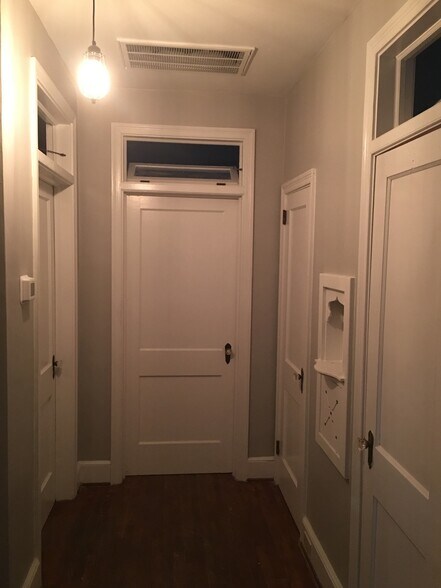 Hallway with privacy to kitchen, bedroom & living area, extra space for desk or treadmill - 2603 Kiawah Ave