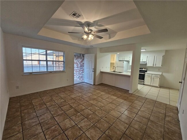 Building Photo - 2326 W Roselawn St