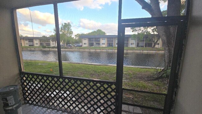 Building Photo - 8040 N Colony Cir