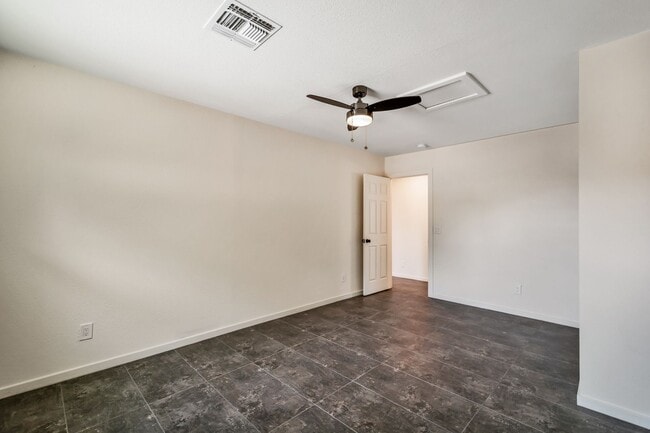 Building Photo - Spacious 6-Bedroom, 3.5-Bath Pool Home Near ASU Campus