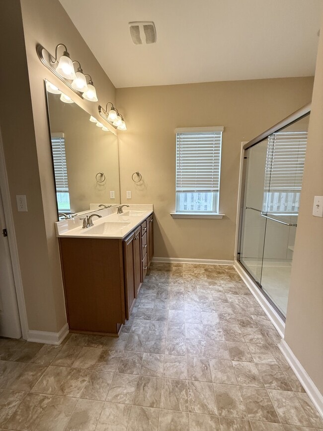 Building Photo - 222 Skyway Dr
