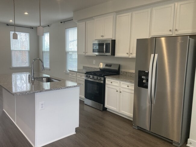 Building Photo - 1951 Bellac Wy