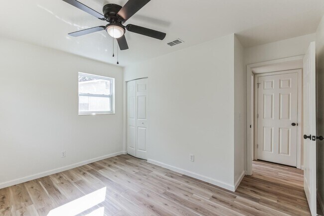Building Photo - 4818 Dallen Lea Dr