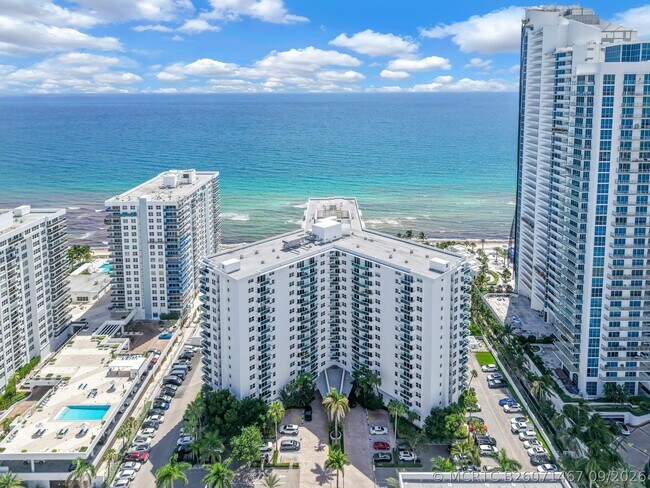 Building Photo - 3001 S Ocean Dr