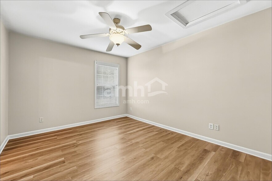 Building Photo - 45 Wintergreen Dr
