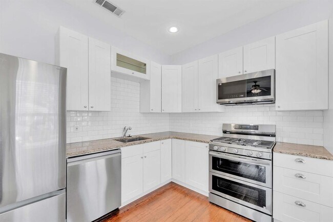 Building Photo - 615 W 33rd St