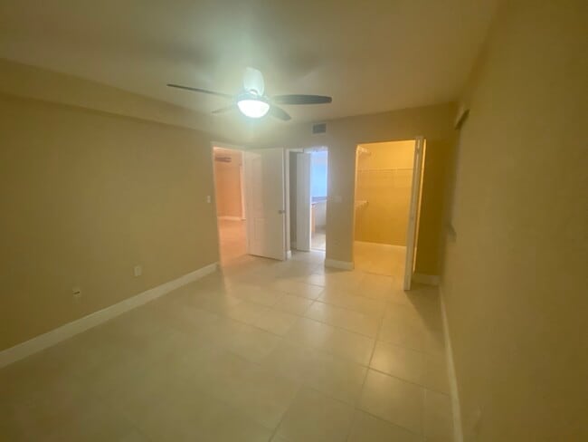 Building Photo - 2861 N Oakland Forest Dr