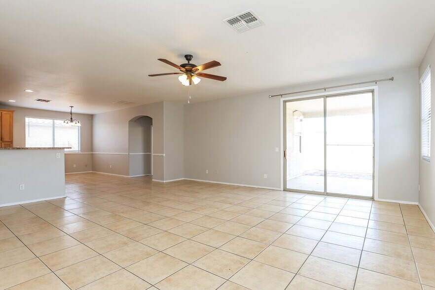 Building Photo - 7805 S 68th Dr