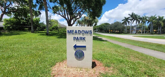 Building Photo - 1809 Meadows Cir W