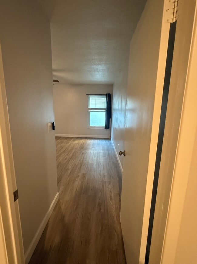 Building Photo - 11827 Hickorynut Dr