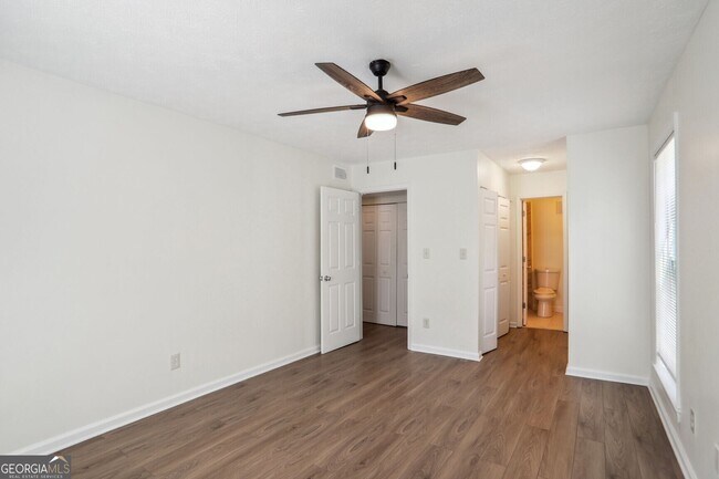 Building Photo - 3707 Essex Ave