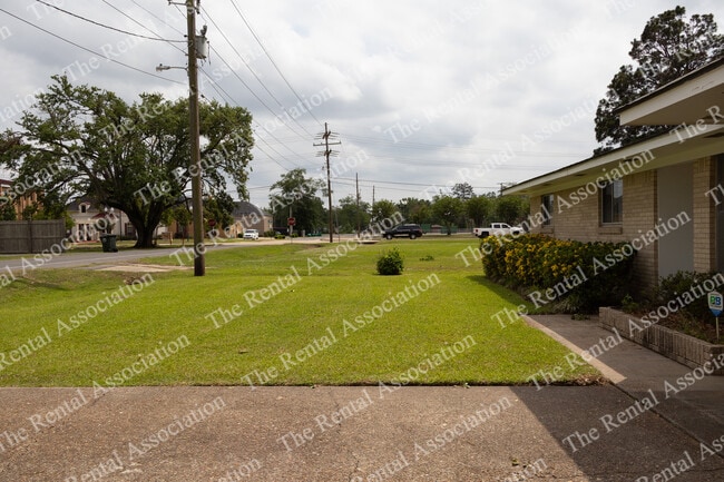 Building Photo - 905 N McGuire Ave