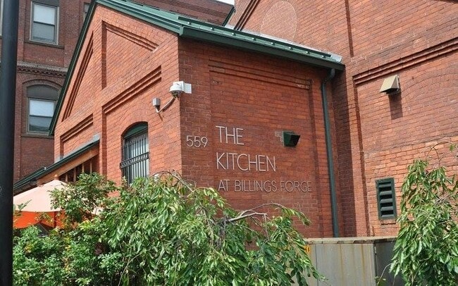 Building Photo - 140 Russ St