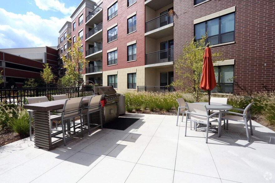 7 Fifty on the Park 9750 Crescent Park Cir Orland Park IL