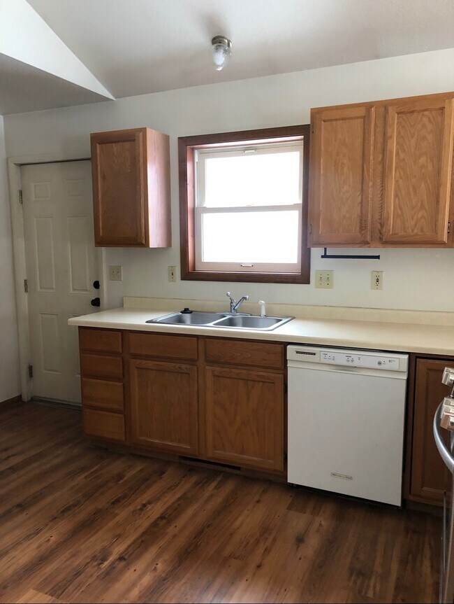 Kitchen - 518 N Black Ave