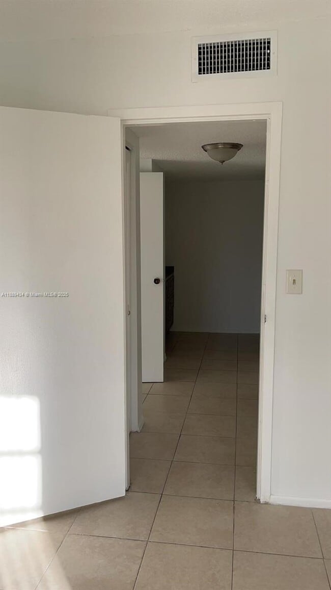 Building Photo - 4848 NW 24th Ct