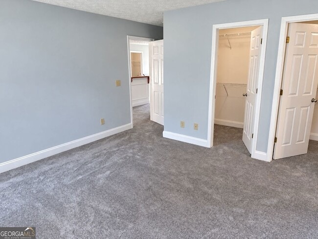 Building Photo - 561 Highland Pointe Dr