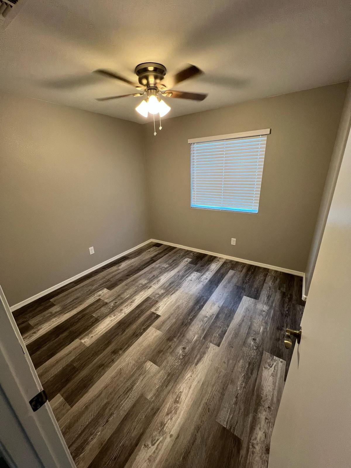 Building Photo - 10617 W Poinsettia Dr