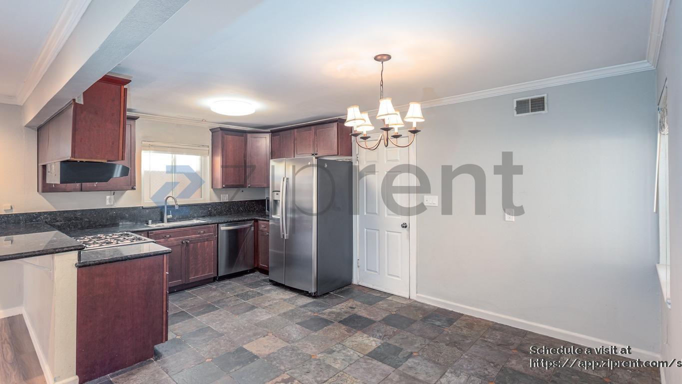 Building Photo - 1861 Briarwood Dr