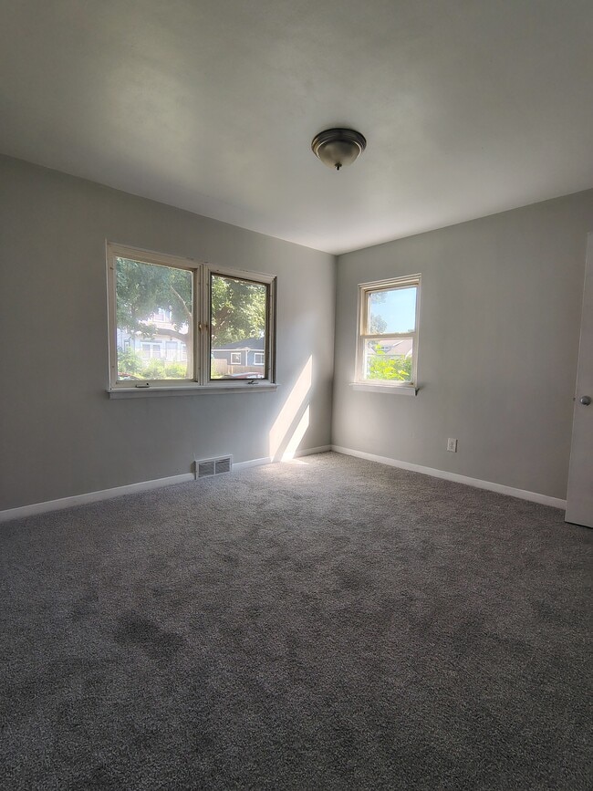 Building Photo - 2928 Ridgeway Ave