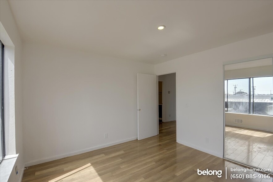 Building Photo - 1475 Hawes St